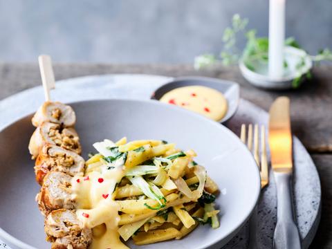 Spiesje van Mechelse koekoek met oosterse hollandaise