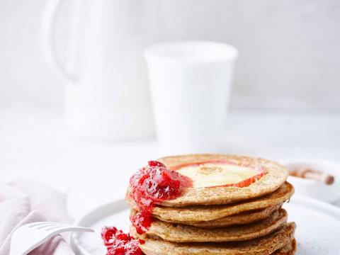 Havermoutpannenkoekjes met appel en veenbessensaus