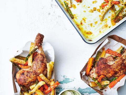 groentefrietjes met knoflookmayo en gebakken kippenbillen