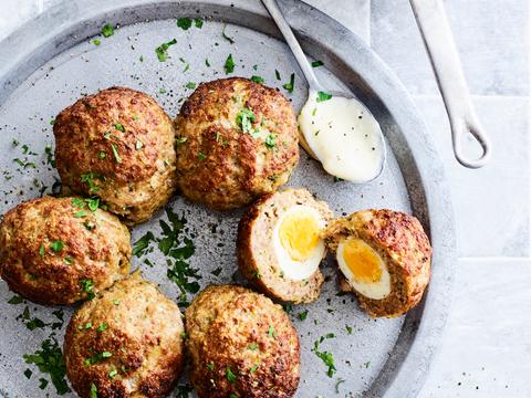 Vogelnestjeskrans met driekazensaus