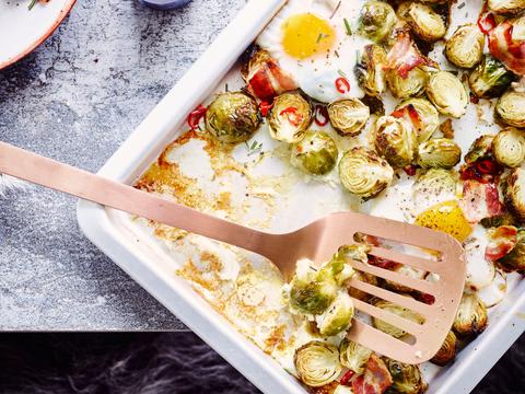 Spruitjes met spek en ei uit de oven