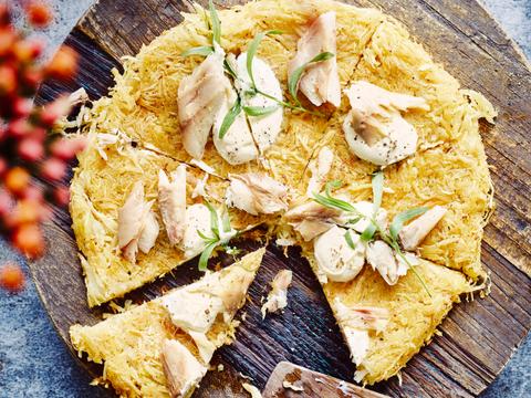 Rosti van pastinaak en aardappel met makreel