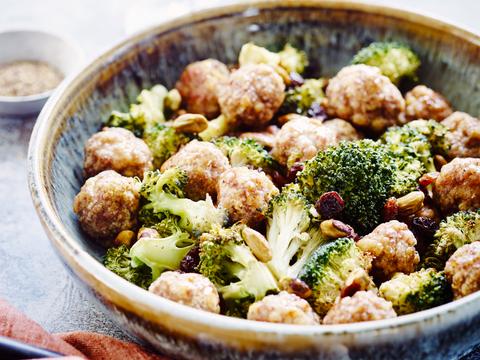 Broccoli en balletjes van lamsgehakt
