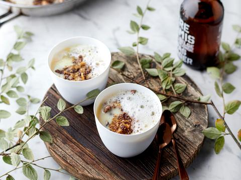 Cappuccino van karnemelk met wit bier