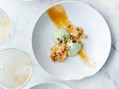 Dessert met bier, peer en zuring
