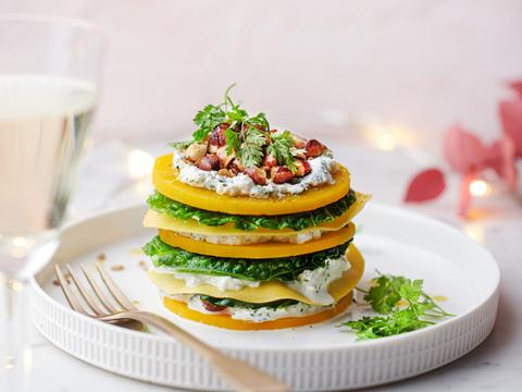 Open lasagne met pompoen, savooikool en notencrumble