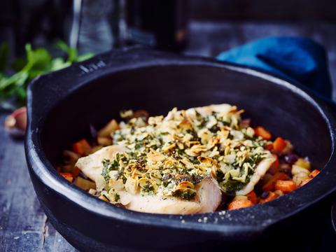 Wijting met gegrilde wintergroenten en kruidenkorst