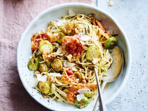 Spaghetti met spruitjes en peterseliesaus