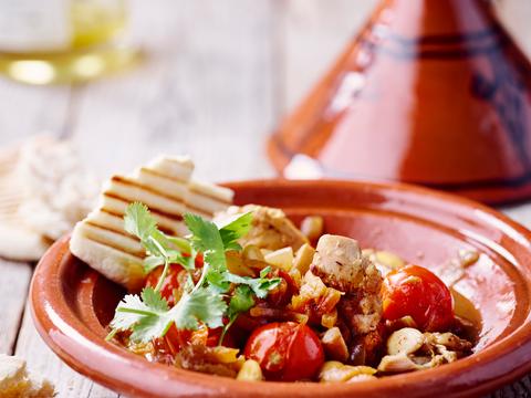 Tajine met kip, amandel en abrikoos