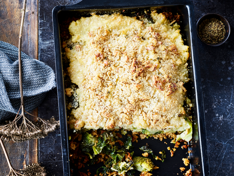 Hachis parmentier met broccoli, boerenkool en noten