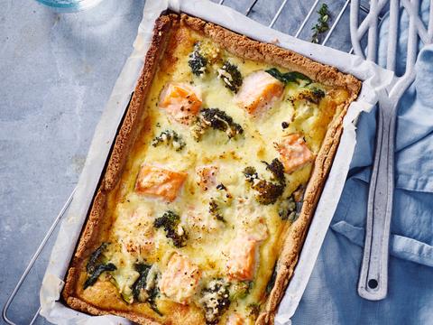 Quiche met broccoli, zalm en spinazie