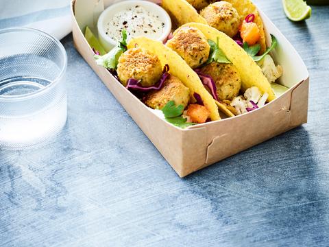 Taco’s met falafel, ovengeroosterde bloemkool en een rodekoolslaatje