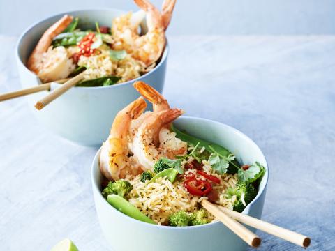 Gebakken rijst met scampi’s, broccoli en chorizo