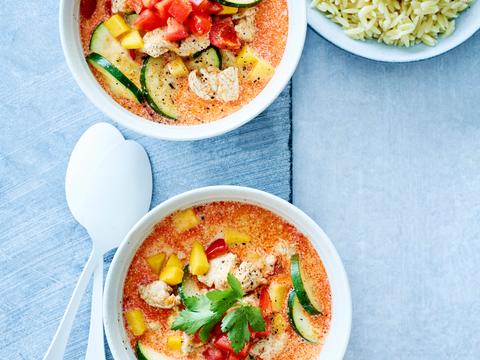 Kalkoencurry met mango en Griekse pasta