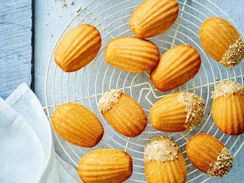 Koffiemadeleines met witte chocolade