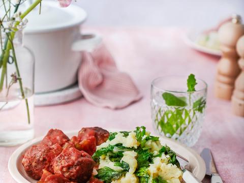 Kalfsballetjes in tomatensaus met andijviepuree