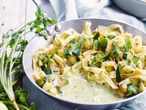Fettuccine met currycourgettes