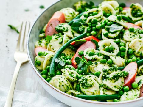 Orecchiette met peterseliepesto en knakworstjes