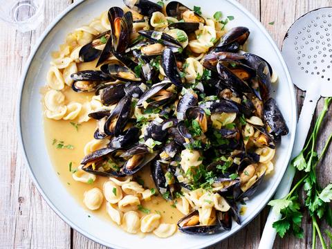 Schelpjespasta met mosselen en saffraan