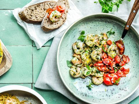 Scampi's in kruidenboter met tomatensalsa