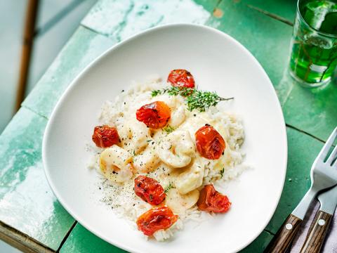 Scampi's met mosterd-roomsausje, tomaatjes en rijst