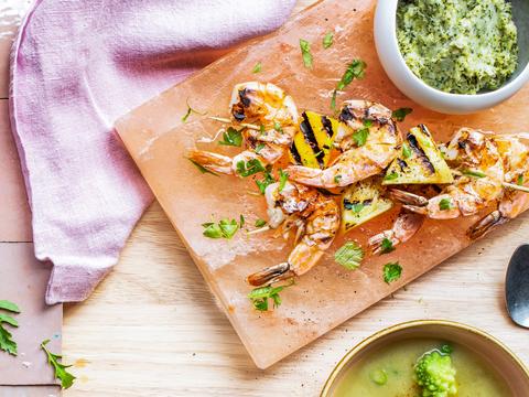 Exotische scampispiesjes met broccolipuree