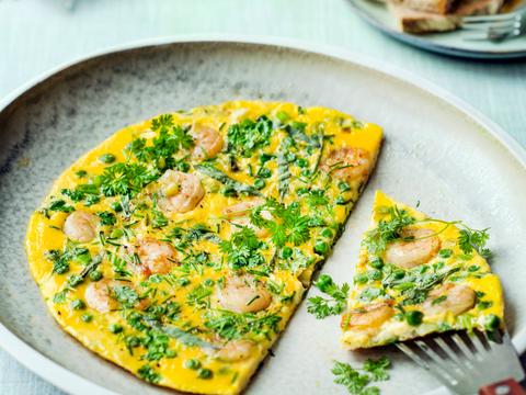 Omelet met scampi's en kruiden