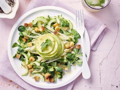 Salade van koolrabi en appel met mosterddressing