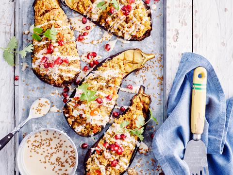 Gevulde aubergines met tahindressing