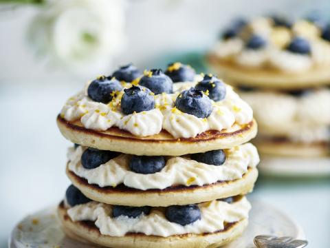 Pancake-taartjes met mascarpone en blauwe bessen