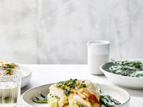 gebakken tongschar met slapuree, citroenboontjes en gremolata
