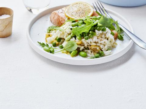 risotto met erwtjes, tuinbonen en honingzalm