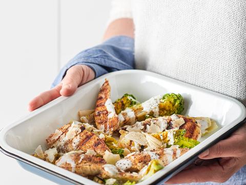 Geroosterde slakropjes met gegrilde kip