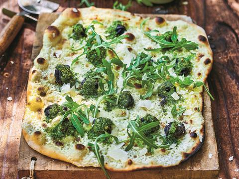 Pizza met pesto en escargots