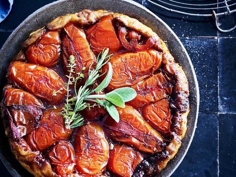 Tarte tatin van tomaat