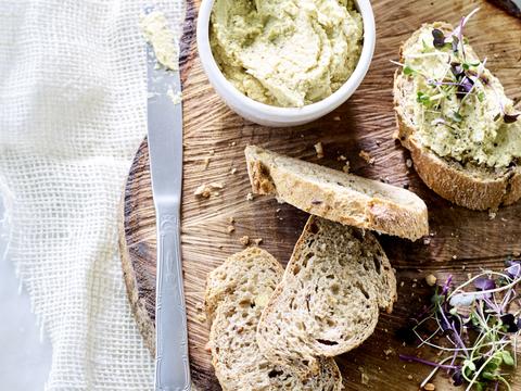 Auberginekaviaar op toast
