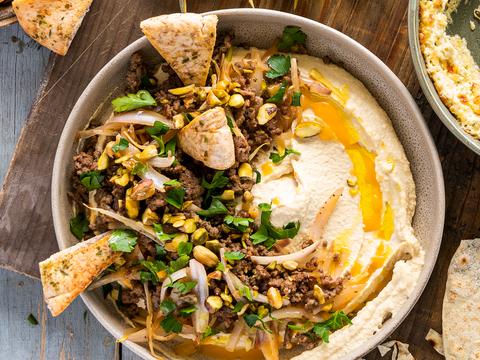 Hummus met pittig lamsgehakt