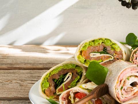 Wrap met frisse erwten-citroenpuree