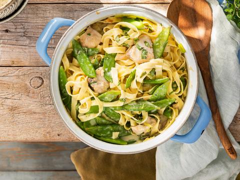 One pot wonder van tagliatelle met peultjes