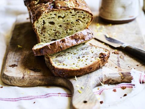Courgettecake met appel en walnoten
