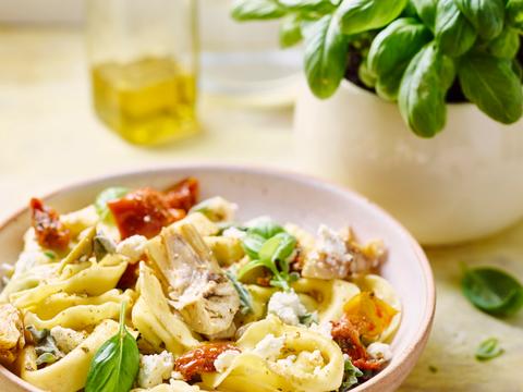 Tortelloni met zongedroogde tomaatjes