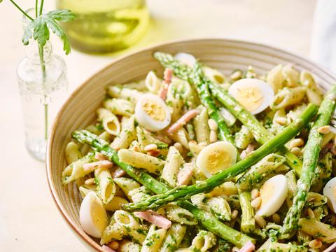 Volkorenpenne met peterseliepesto
