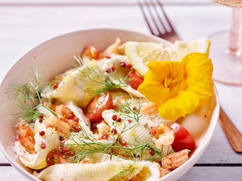 Pastaschelpen met mascarpone, rivierkreeftjes en tomaat