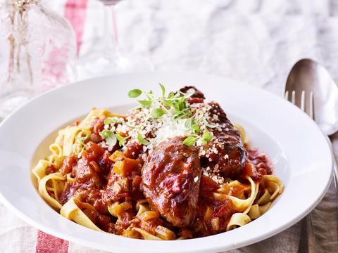 Pasta met tomatenragu van varkenswangen