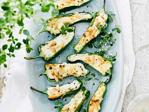 Gevulde pimientos de padron met geitenkaas