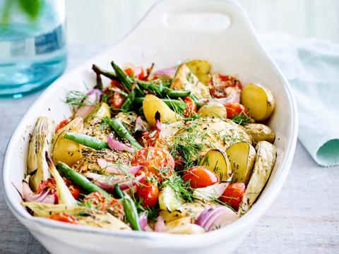 Bonte ovenschotel met krieltjes en kip