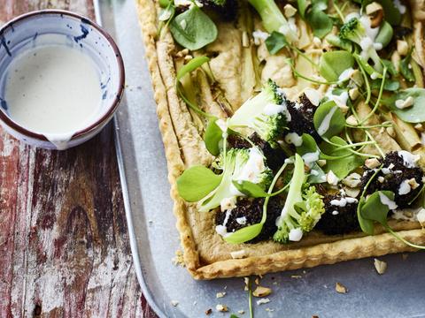Quiche met tofoe cashewnoten en broccoli