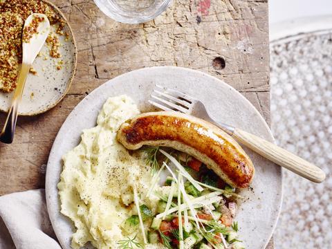 kippenworstjes met venkelpuree en komkommersalsa