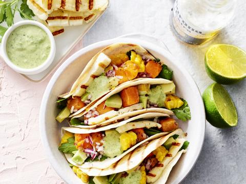 taco_s met gegrile halloumi pompoen en rode ui