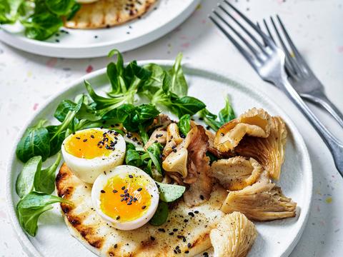Knolseldersteak met een zachtgekookt eitje